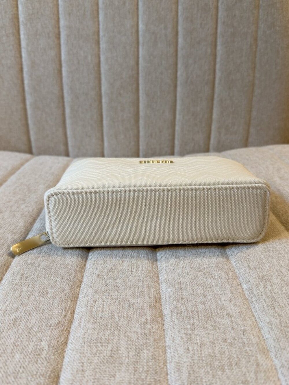 Missoni for Delta One White Chevron Cosmetic Travel Case - Picture 3 of 4